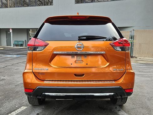 Certified 2019 Nissan Rogue SV w/ Premium Package image 5