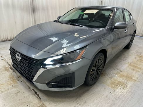 New 2025 Nissan Altima 2.5 SV image 10