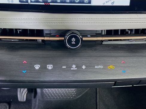 Used 2024 Nissan Ariya FWD image 24