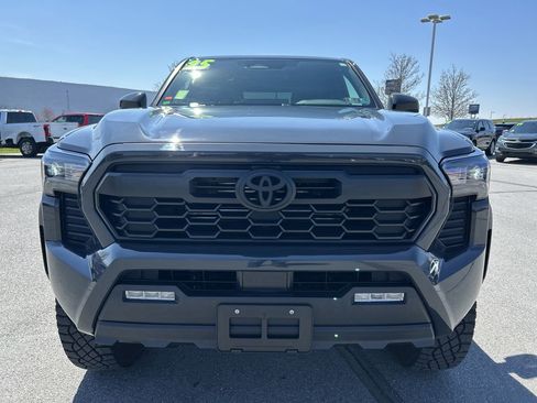 Used 2025 Toyota Tacoma TRD Off-Road AWD/4WD image 14