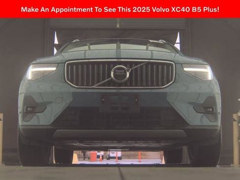 Certified 2025 Volvo XC40 B5 Plus image 2