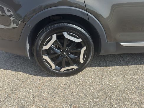 Used 2023 Kia Telluride AWD image 13