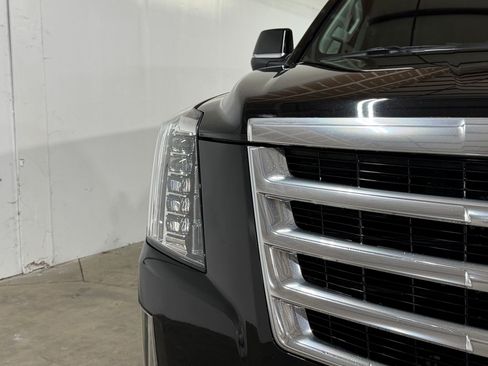 Used 2019 Cadillac Escalade Premium Luxury AWD/4WD image 11