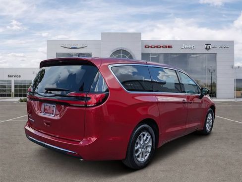 Certified 2025 Chrysler Pacifica Select FWD image 3