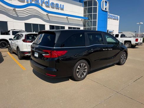 Used 2024 Honda Odyssey EX-L image 2