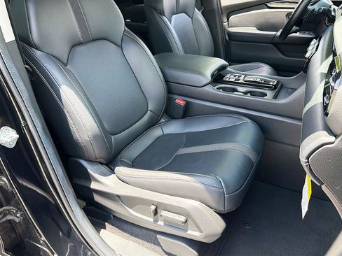 Used 2025 Honda Pilot Touring image 29