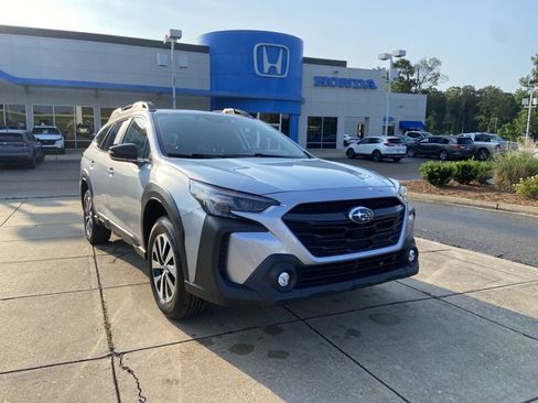 Used 2024 Subaru Outback Premium AWD/4WD image 4