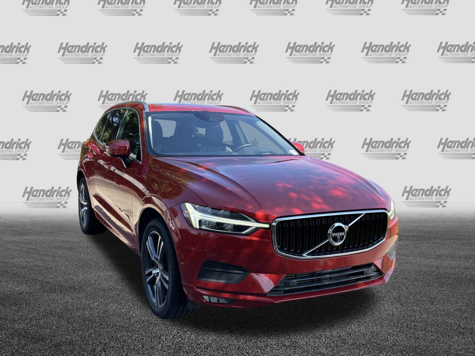 Used 2019 Volvo XC60 T5 Momentum w/ Multimedia Package FWD image 2