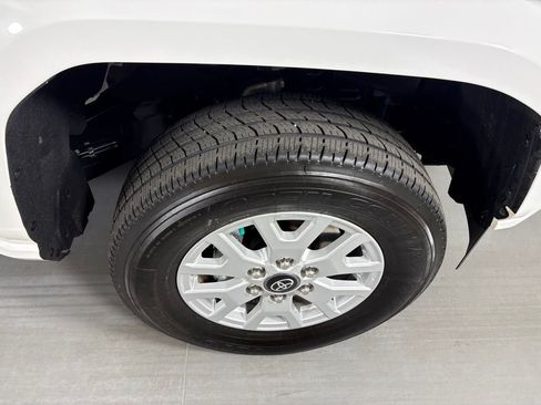 Used 2025 Toyota Tacoma SR5 AWD/4WD image 11