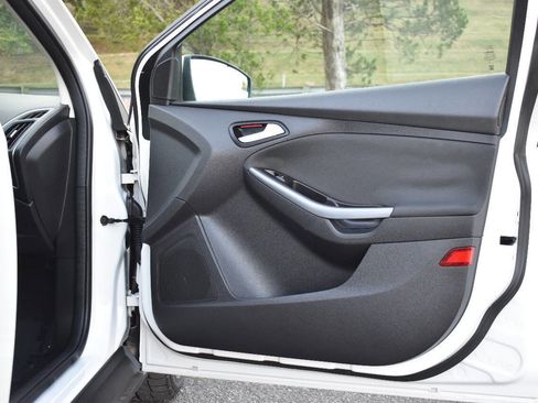 Used 2014 Ford Focus Titanium image 9