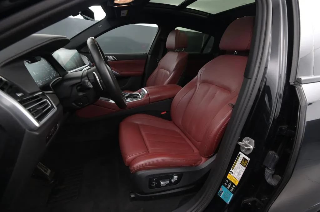 Used 2021 BMW X6 M50i AWD/4WD image 31