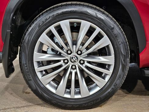 Used 2022 Toyota Highlander Platinum FWD image 17