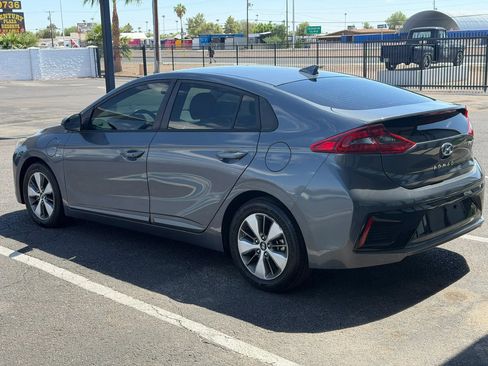 Used 2019 Hyundai Ioniq Plug-In Hybrid FWD image 4