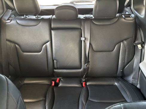 Used 2025 Jeep Compass Limited AWD/4WD image 39