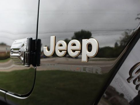 Used 2025 Jeep Wrangler Unlimited Rubicon 392 image 2