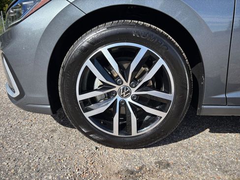 Used 2025 Volkswagen Jetta SE image 29