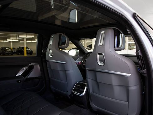 Certified 2025 BMW 760i xDrive w/ Executive Package image 29