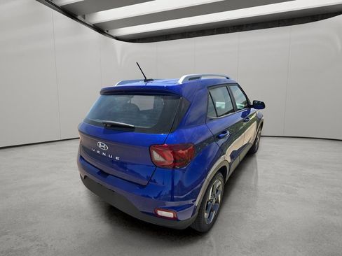 Used 2025 Hyundai Venue Limited FWD image 5