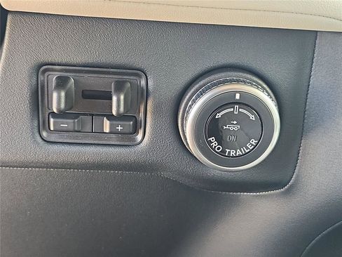 New 2026 Lincoln Navigator Reserve w/ Jet Appearance Package AWD/4WD image 21