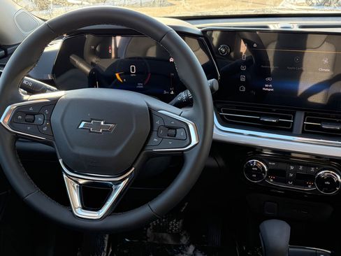 New 2026 Chevrolet Trax LT w/ Midnight Edition FWD image 3