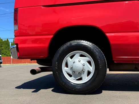 Used 2006 Ford E-350 and Econoline 350 Super Duty RWD image 31