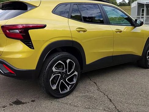 Used 2024 Chevrolet Trax RS w/ Sunroof Package image 8