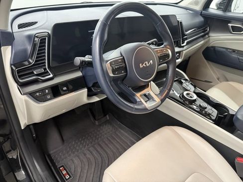 Used 2023 Kia Sportage EX image 17