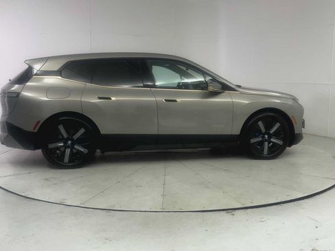 Used 2023 BMW iX xDrive50 w/ Sport Package AWD/4WD image 9