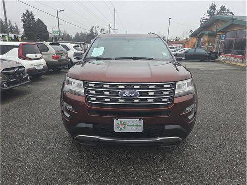 Used 2016 Ford Explorer XLT w/ Equipment Group 202A image 3