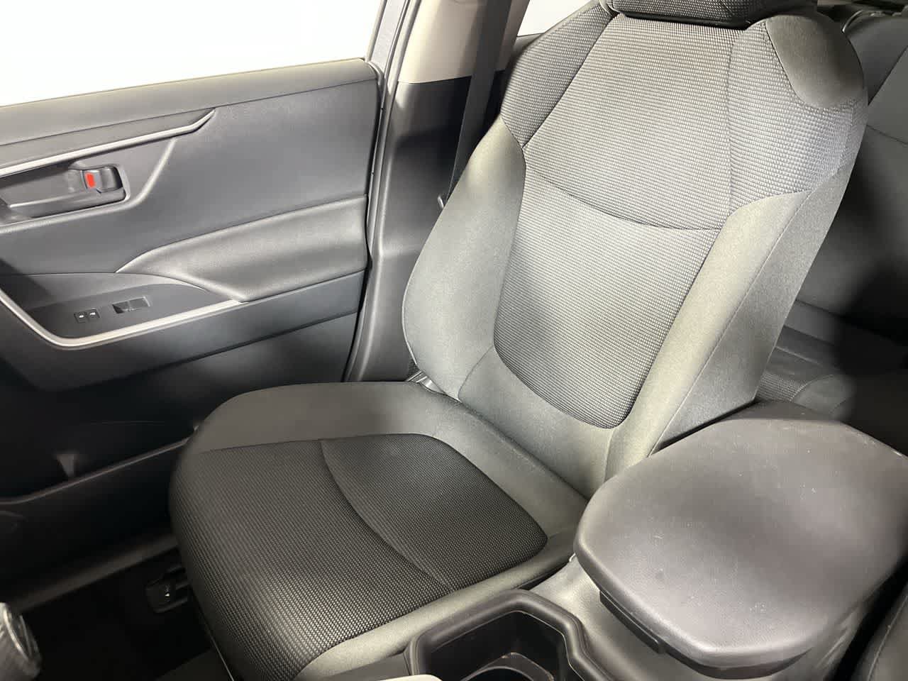 Used 2025 Toyota RAV4 LE AWD/4WD image 25