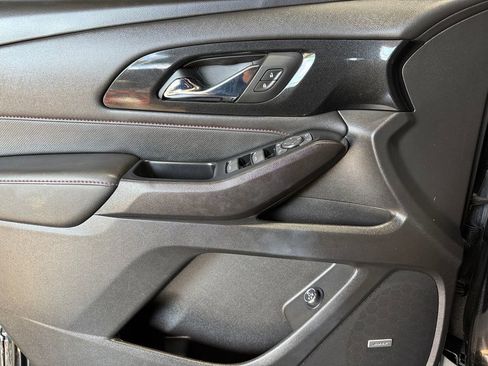 Used 2023 Chevrolet Traverse RS FWD image 24