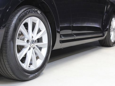 Used 2018 Volkswagen Beetle 2.0T S w/ Style & Comfort Package image 23