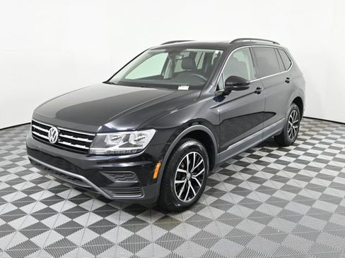 Certified 2021 Volkswagen Tiguan SE w/ Panoramic Sunroof Package image 2