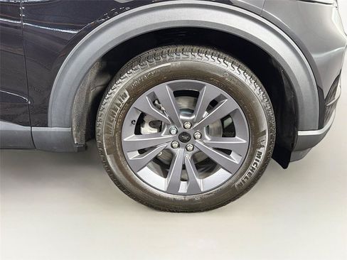 Used 2024 Ford Explorer XLT w/ Equipment Group 202A AWD/4WD image 36