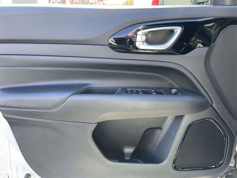 New 2026 Jeep Compass Altitude image 26