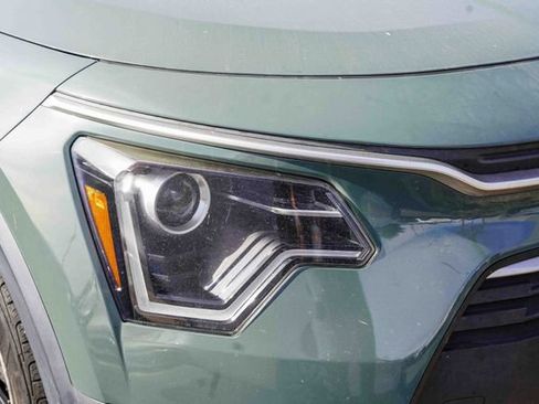 Certified 2023 Kia Niro EX image 3