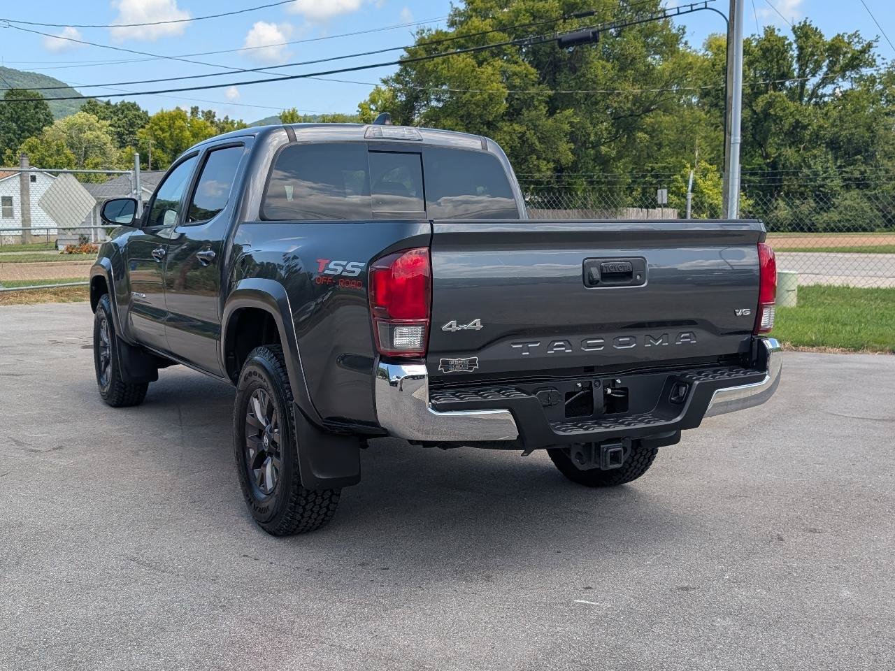 Used 2020 Toyota Tacoma SR5 AWD/4WD image 3