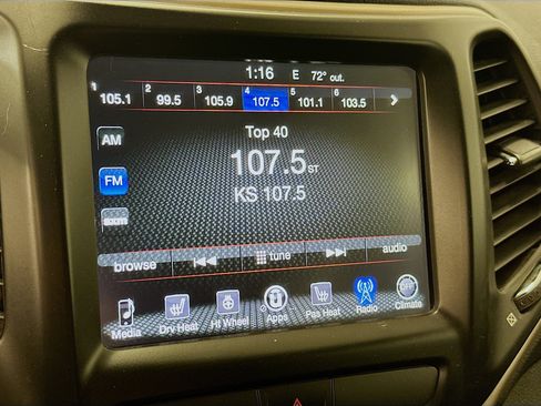Used 2016 Jeep Cherokee Latitude AWD/4WD image 21