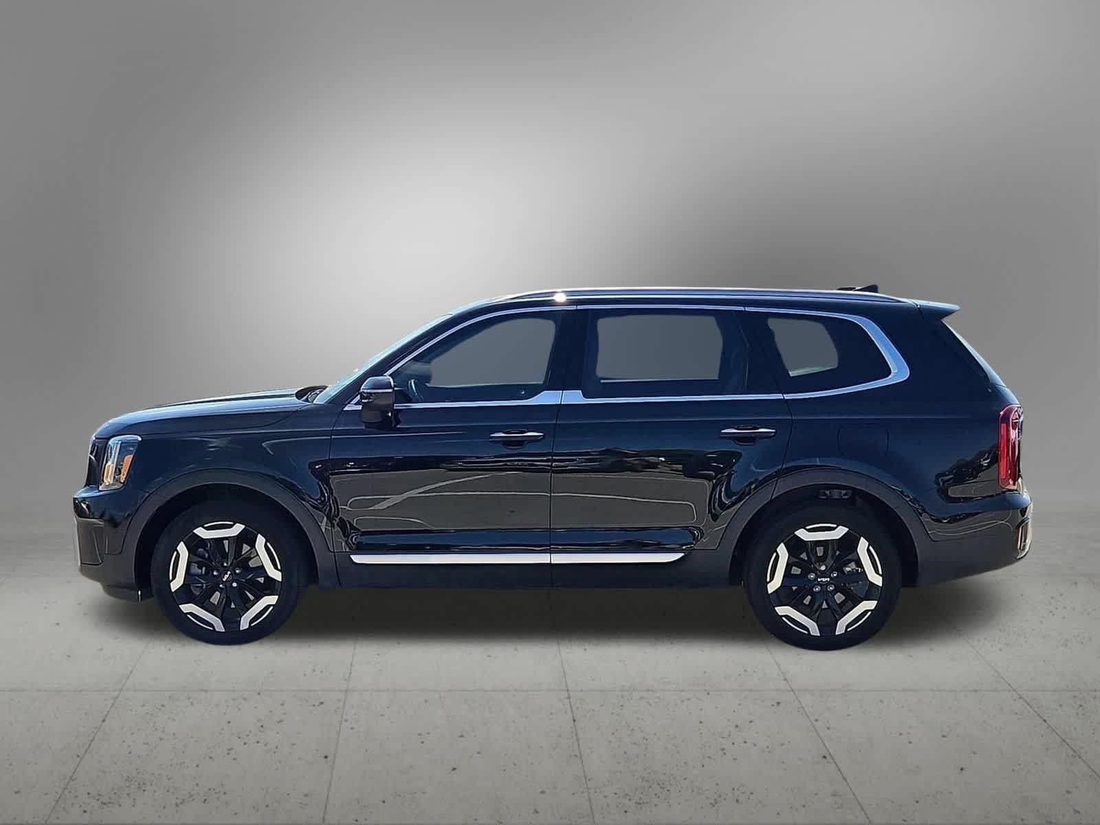 Certified 2024 Kia Telluride S FWD image 3