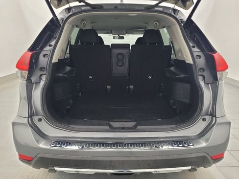 Used 2018 Nissan Rogue SV image 29