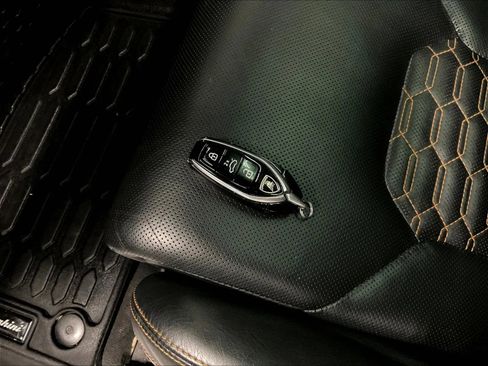 Used 2021 Lamborghini Urus AWD/4WD image 28