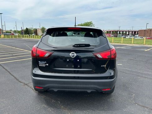 Used 2018 Nissan Rogue Sport S image 9
