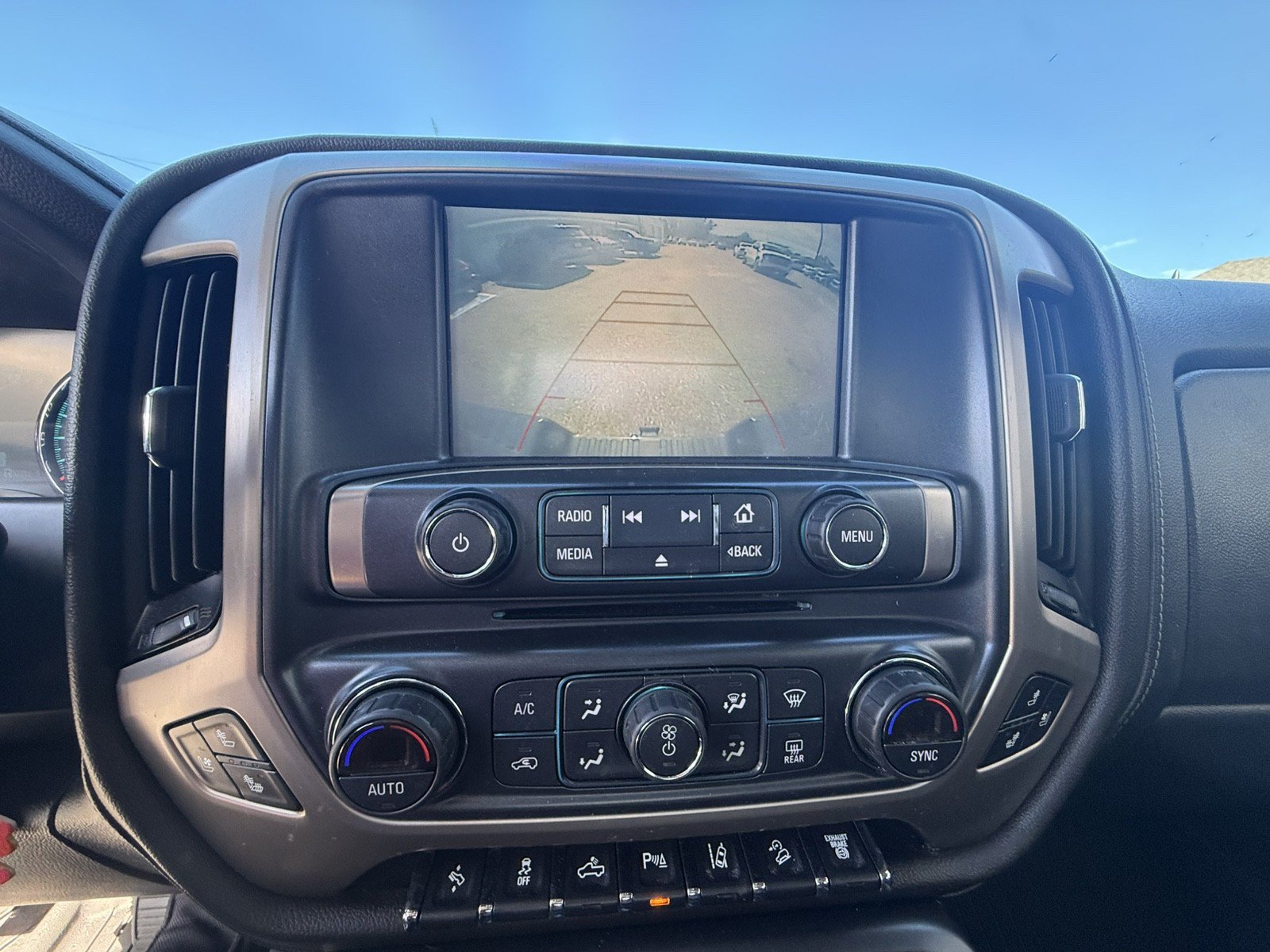 Used 2018 GMC Sierra 2500 Denali w/ Duramax Plus Package AWD/4WD image 15
