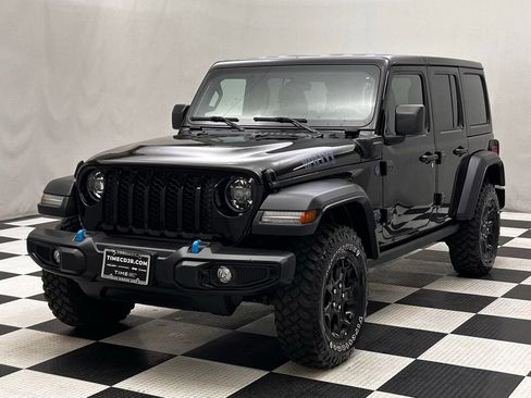 Used 2023 Jeep Wrangler Unlimited w/ Cold Weather Group AWD/4WD image 4
