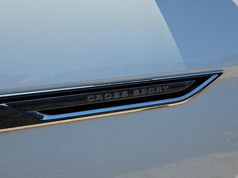 Used 2021 Volkswagen Atlas Cross Sport SE AWD/4WD image 3
