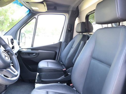 Used 2023 Mercedes-Benz Sprinter 2500 w/ Acoustic Package image 18