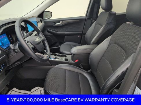 Used 2025 Ford Escape SE image 4