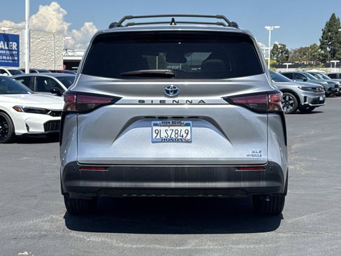 Used 2022 Toyota Sienna XLE FWD image 4