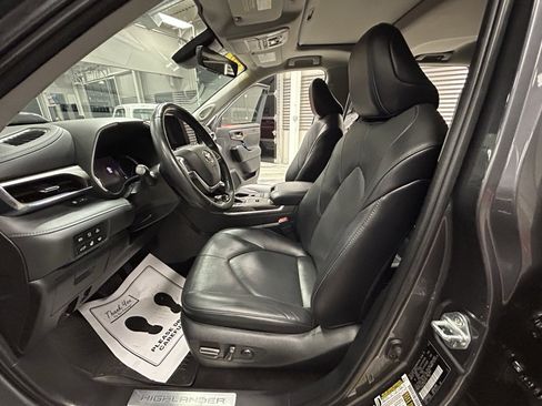 Used 2022 Toyota Highlander Limited image 57