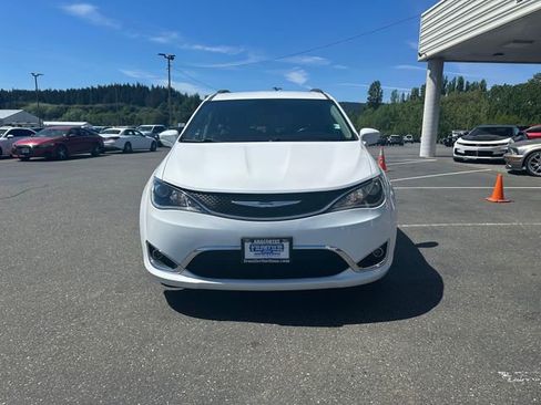 Used 2018 Chrysler Pacifica Touring-L Plus FWD image 7